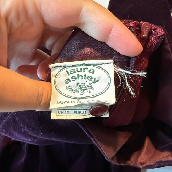 VTG Laura Ashley Women 10 Velvet Dress Solid Burgundy Purple Midi Cottagecore - Picture 3 of 8